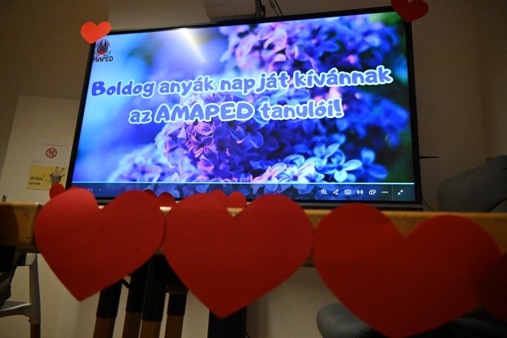 Anyák napi köszöntés az AMAPED-ben